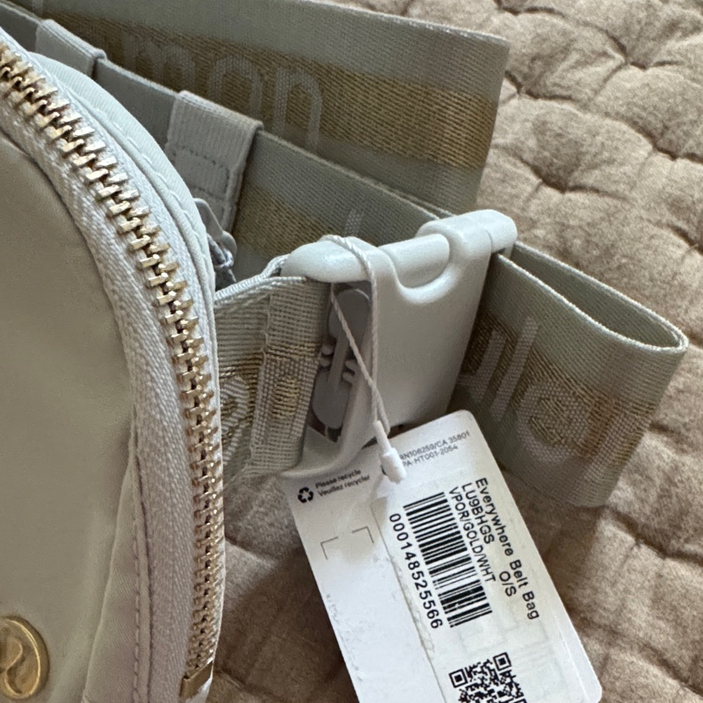 Lululemon Athletica Everywhere Belt Bag - Picture 2 of 5